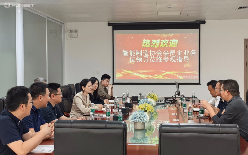会议室合照1